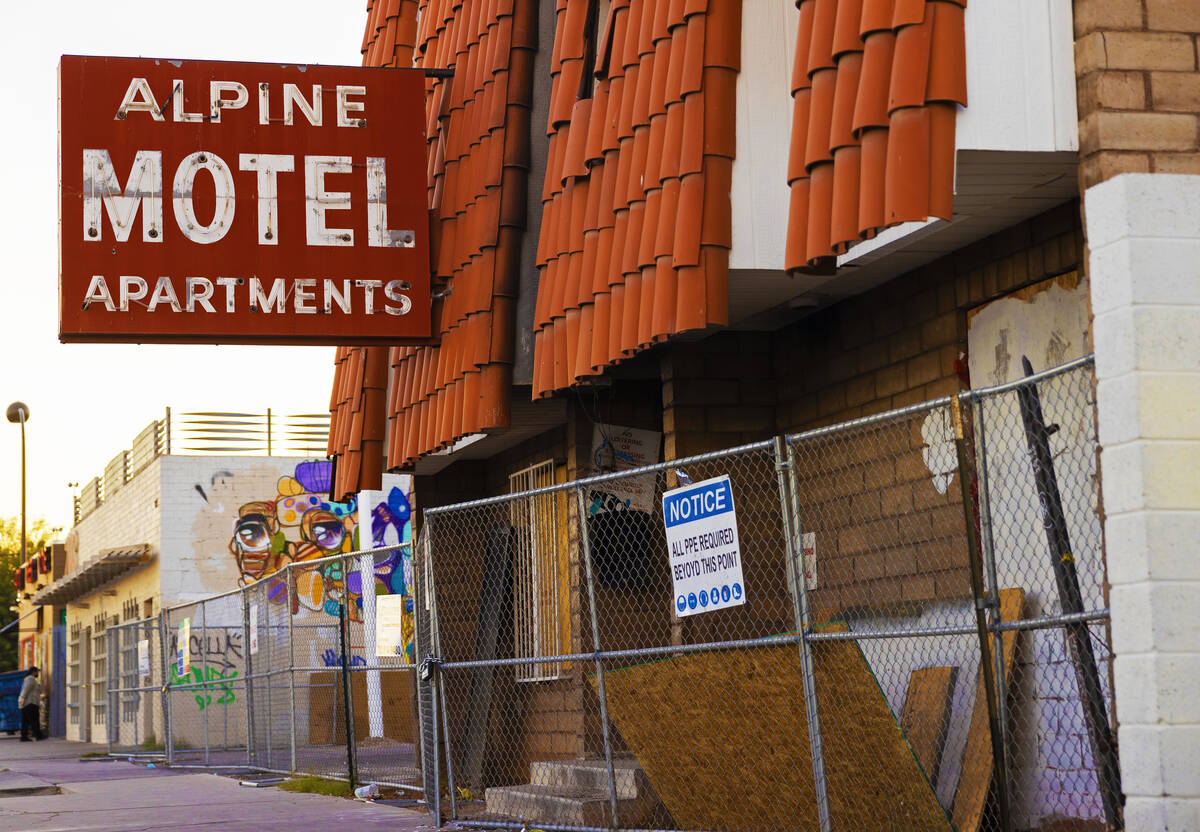 The Alpine Motel Apartments on Monday, Nov. 29, 2021, in Las Vegas. (Benjamin Hager/Las Vegas R ...