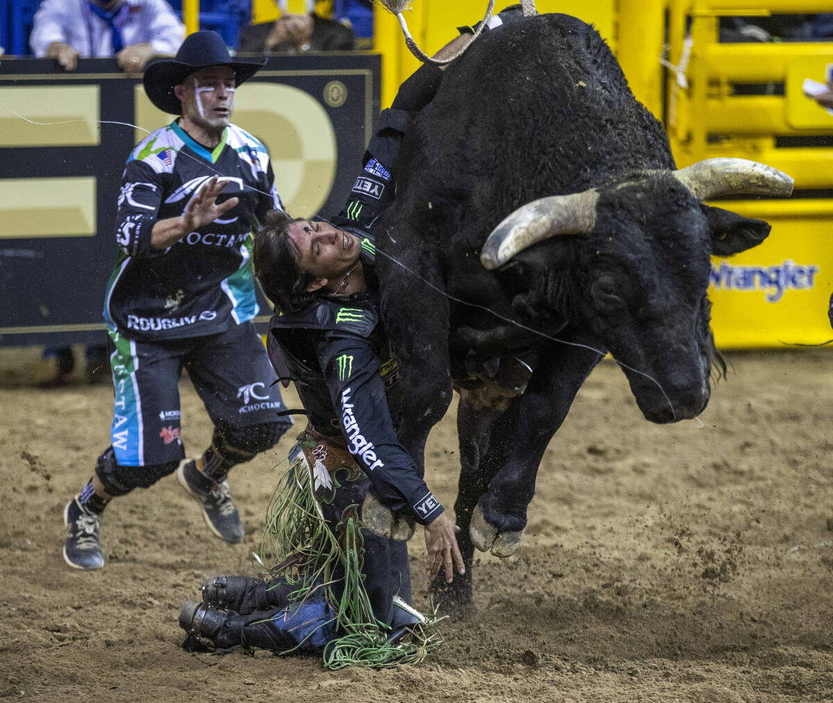 J.B. Mauney injured during frightening spill on bull at NFR National