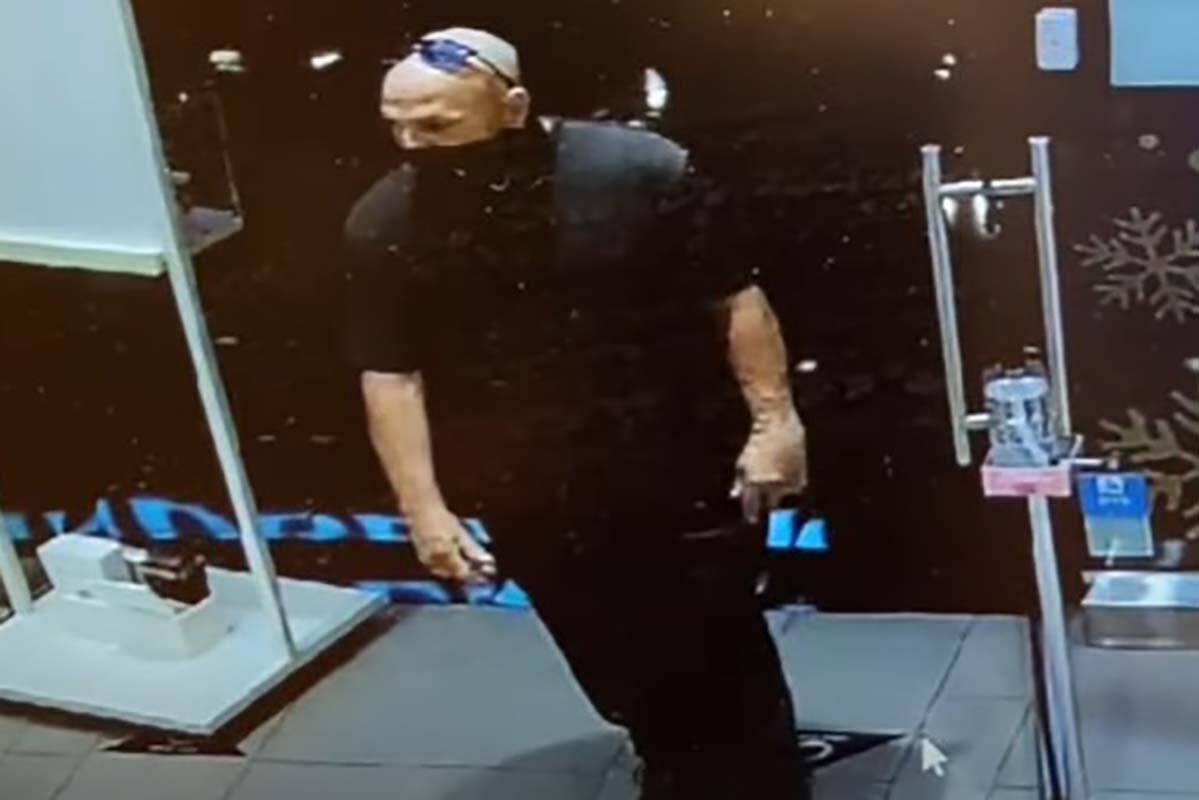 Las Vegas police are requesting the public’s assistance to identify a man suspected of steali ...