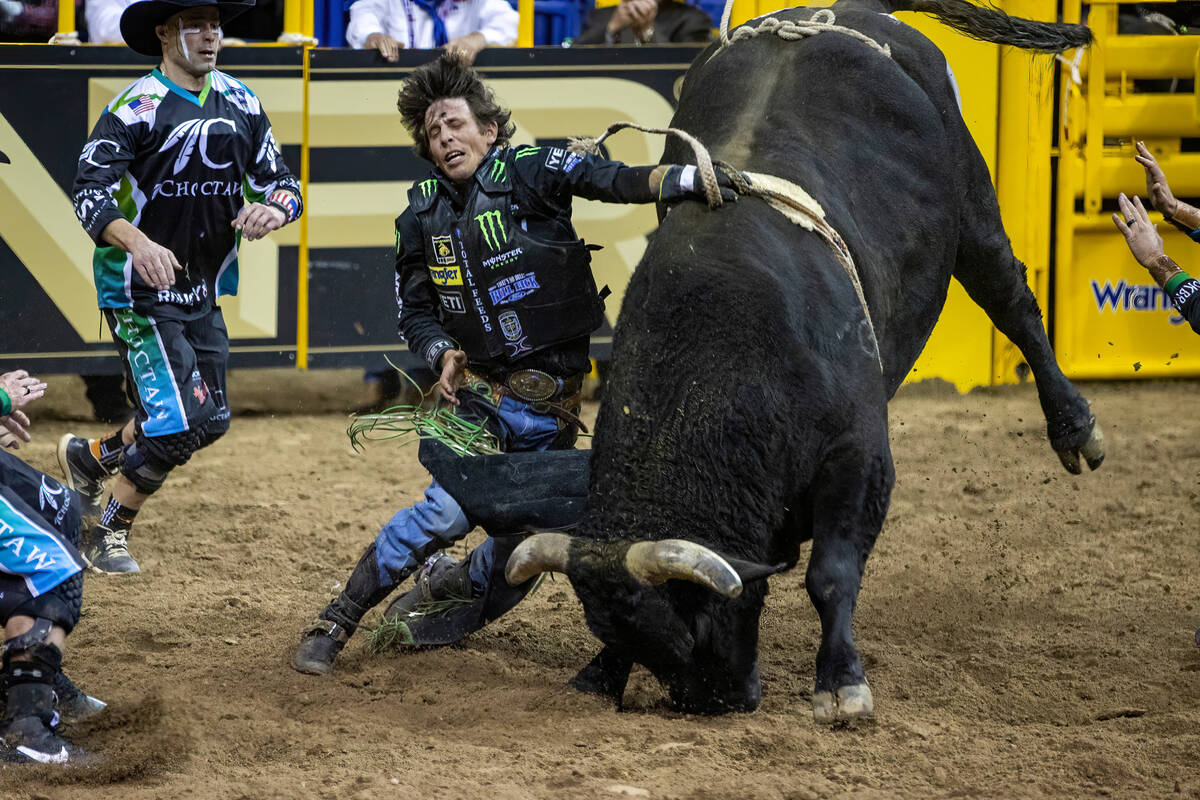 J.B. Mauney clears protocols after getting bucked off bull at NFR