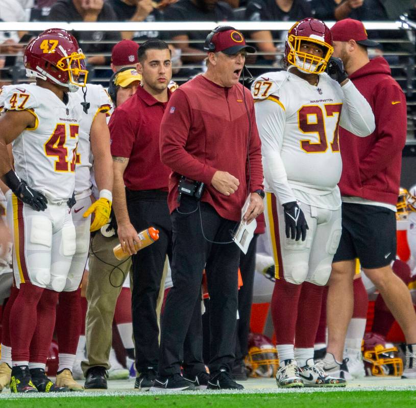 Washington Football Team defensive coordinator Jack Del Rio, center, shouts on the sideline dur ...