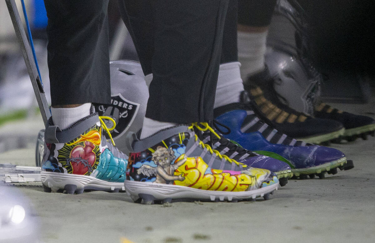 Raiders choky  extremity  Darren Waller (83) wears his My Cause My Cleats during the 2nd  4th   of ...