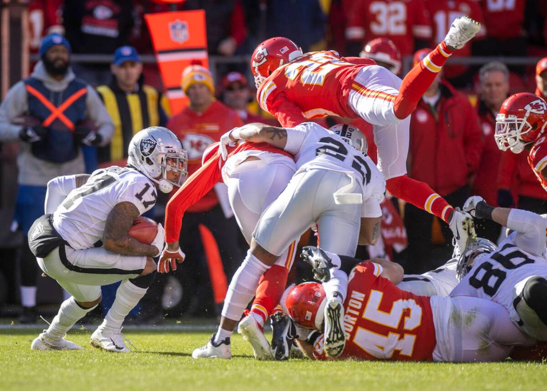 Raiders kickoff returner Tyronn Johnson (17) is cut off and looks for another lane versus the K ...