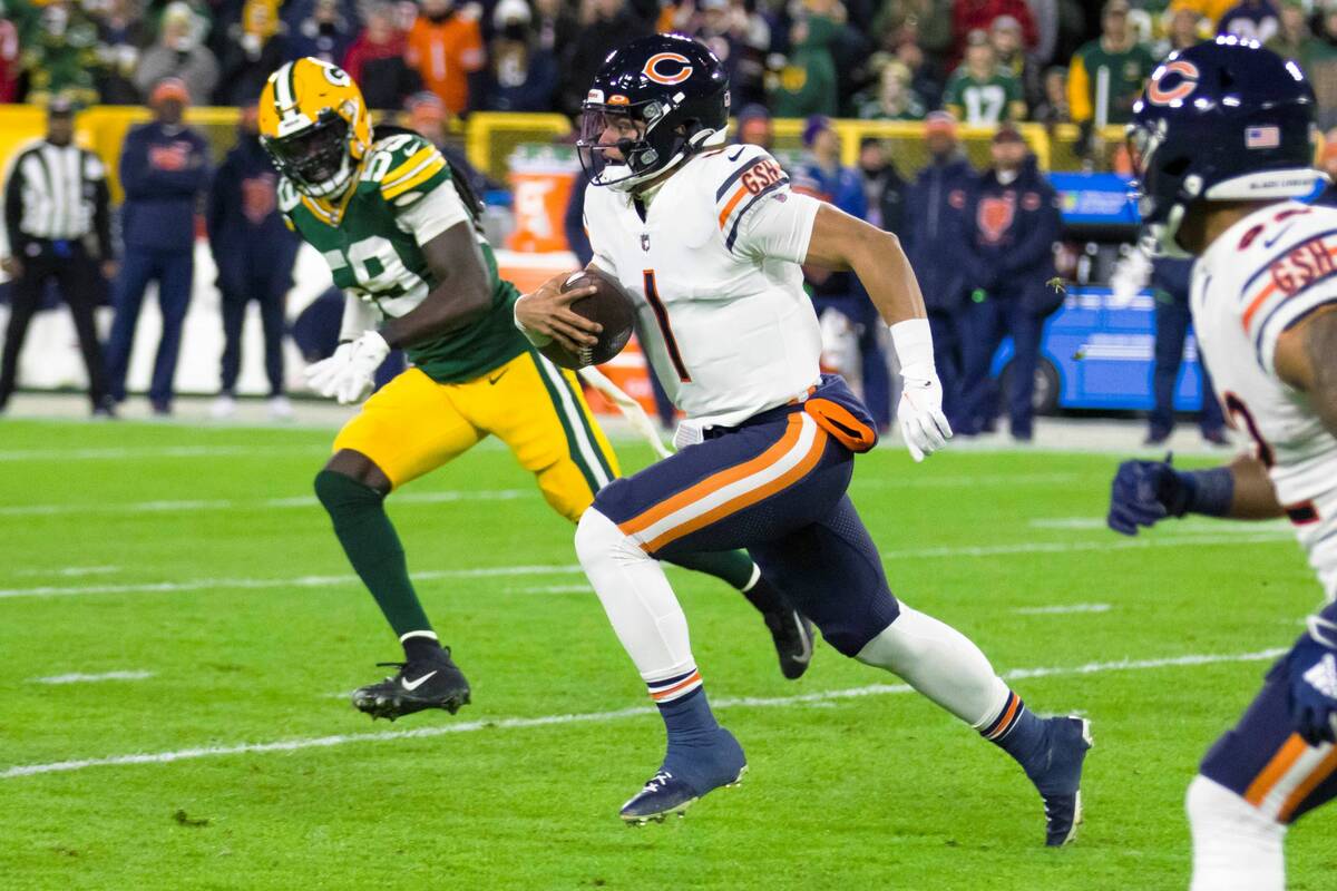 Chicago Bears quarterback Justin Fields (1) rushes against the Green Bay Packers during an NFL ...