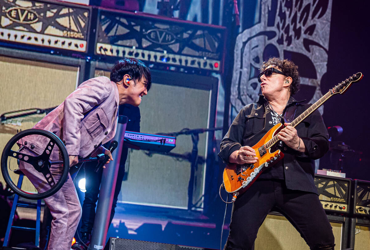 Journey's Arnel Pineda and Neal Schon (Erik Kabik)