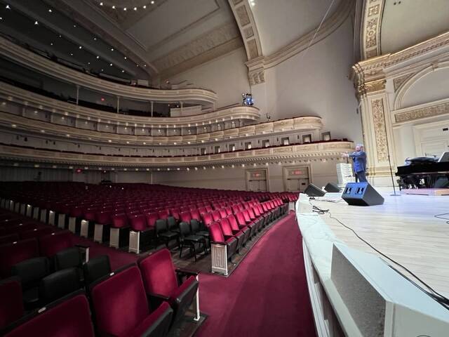 Bob Anderson is shown rehearsing at Carnegie Hall in New York on Saturday, Dec. 11, 2021. (John ...
