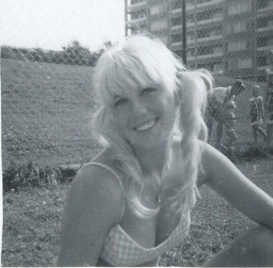 Linda Smith in a modeling photo (Courtesy Linda Smith)