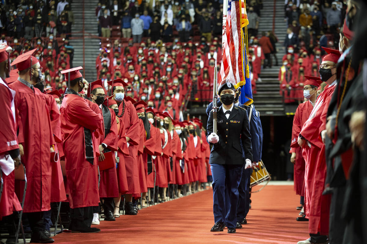 UNLV’s winter graduation has teenage flavor — PHOTOS Education Local