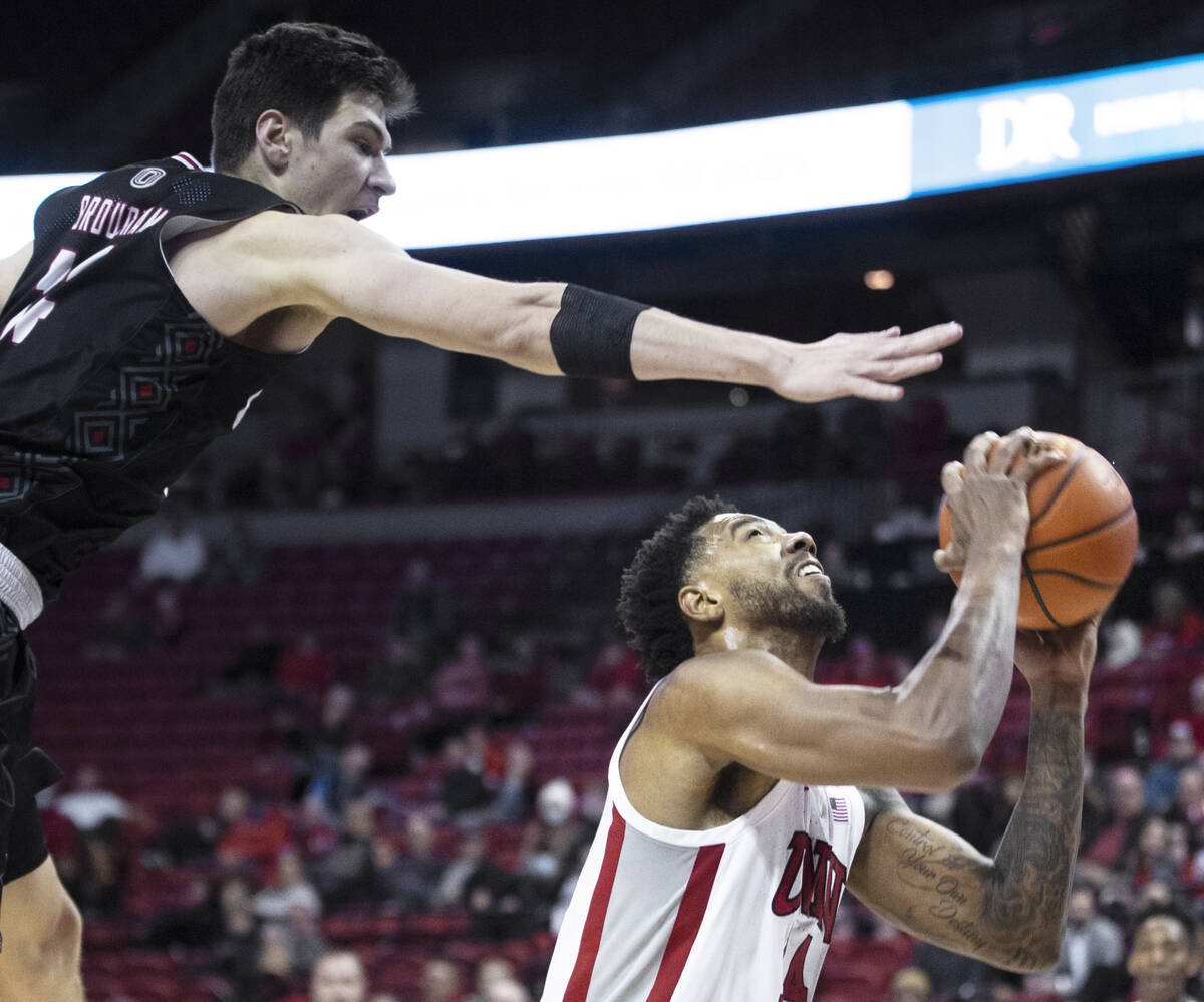 UNLV Rebels forward Royce Hamm Jr. (14) drives past Omaha Mavericks center Dylan Brougham (14) ...