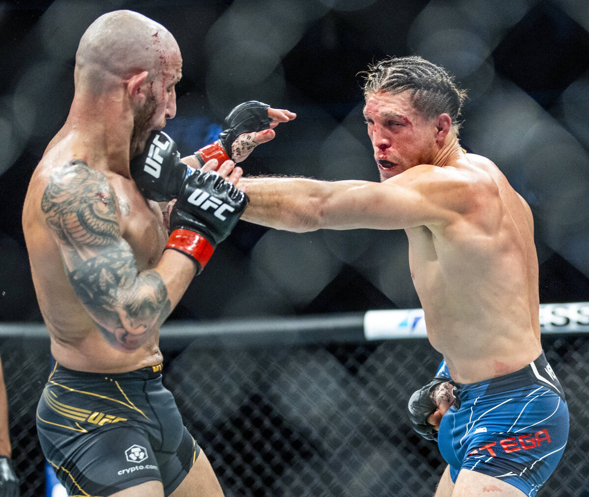 Alexander Volkanovski, left, takes a punch to the chin from Brian Ortega in the fourth round du ...