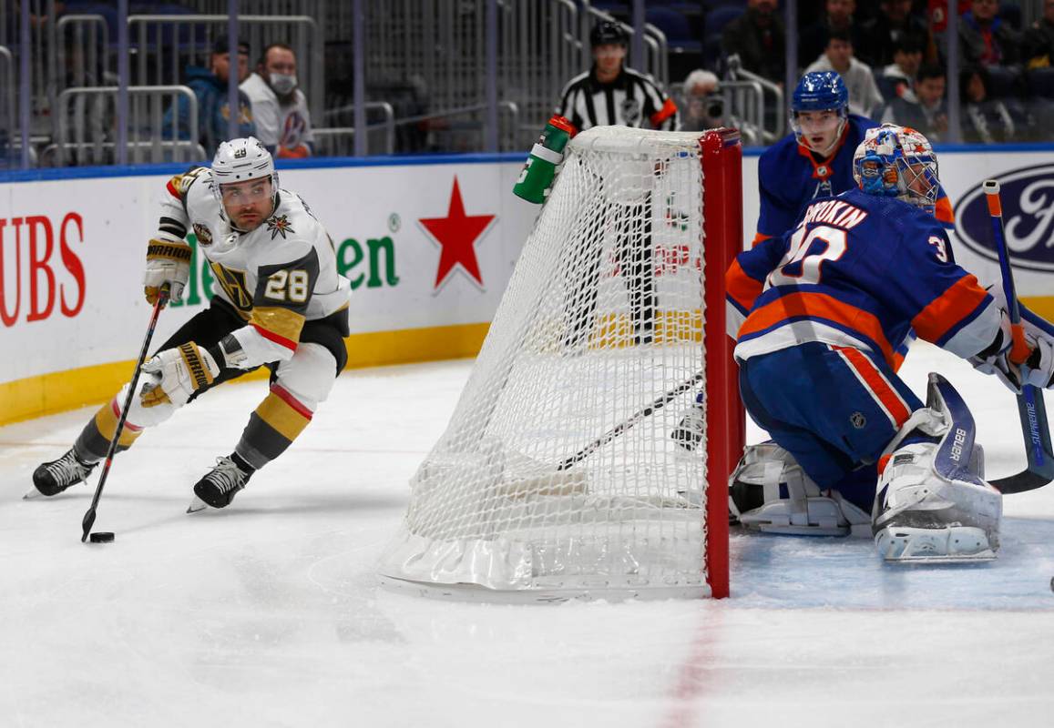 Vegas Golden Knights' William Carrier (28) skates with the puck as New York Islanders' Ilya Sor ...