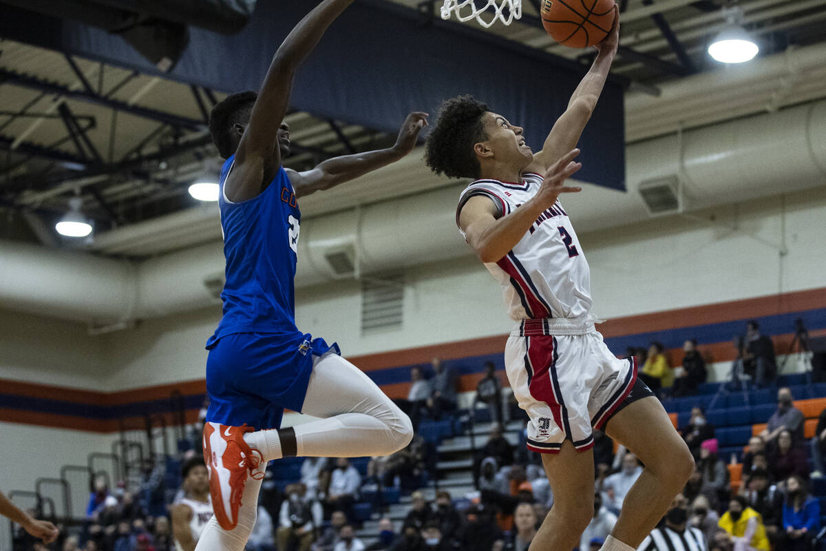 Liberty HighÕs Angelo Kambala (2) goes for the hoop as Bishop GormanÕs Chris Nwuli (2 ...
