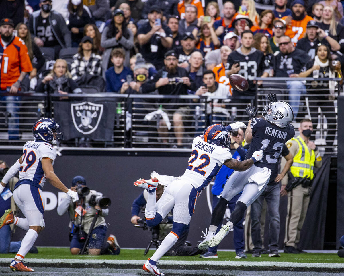 Raiders wide receiver Hunter Renfrow (13) extends for a touchdown catch as Denver Broncos safet ...