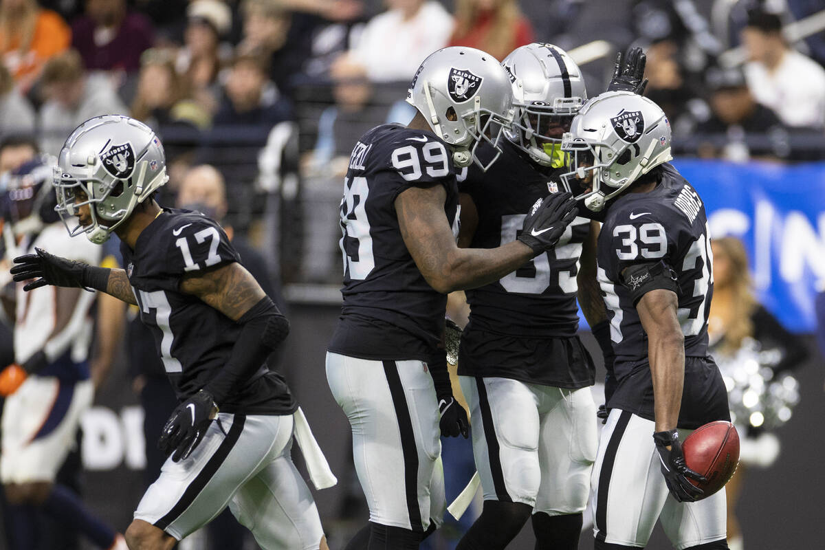 Raiders cornerback Nate Hobbs (39) celebrates a big defensive play with teammates in the first ...