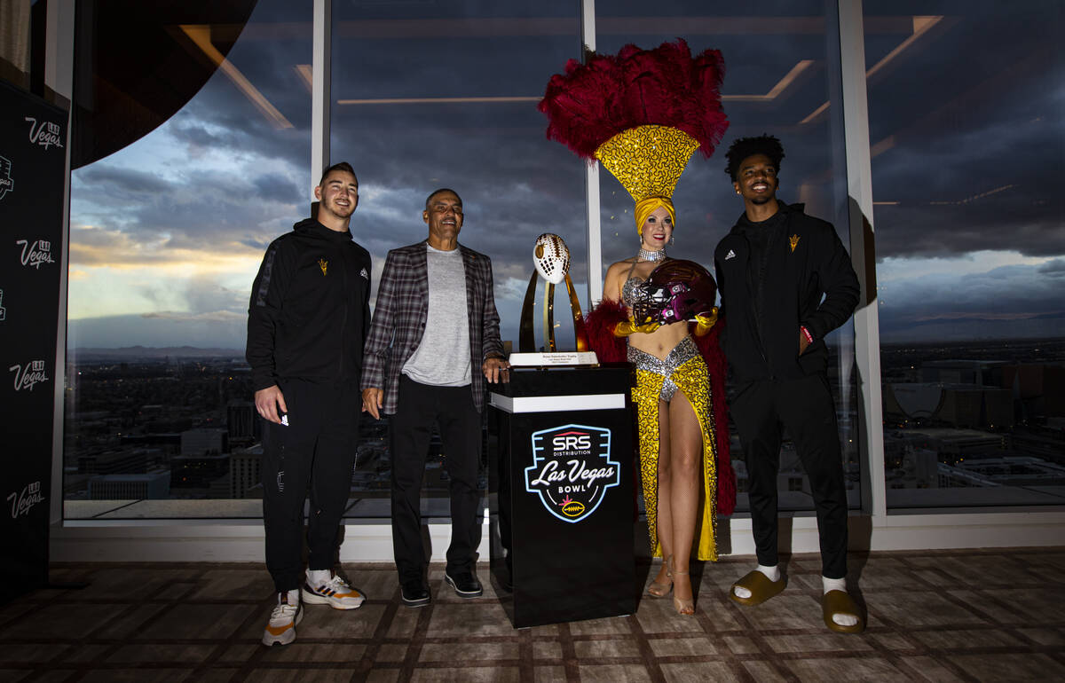 Showgirl Jennifer Autry, third from left, poses with, from left, Arizona State football linebac ...