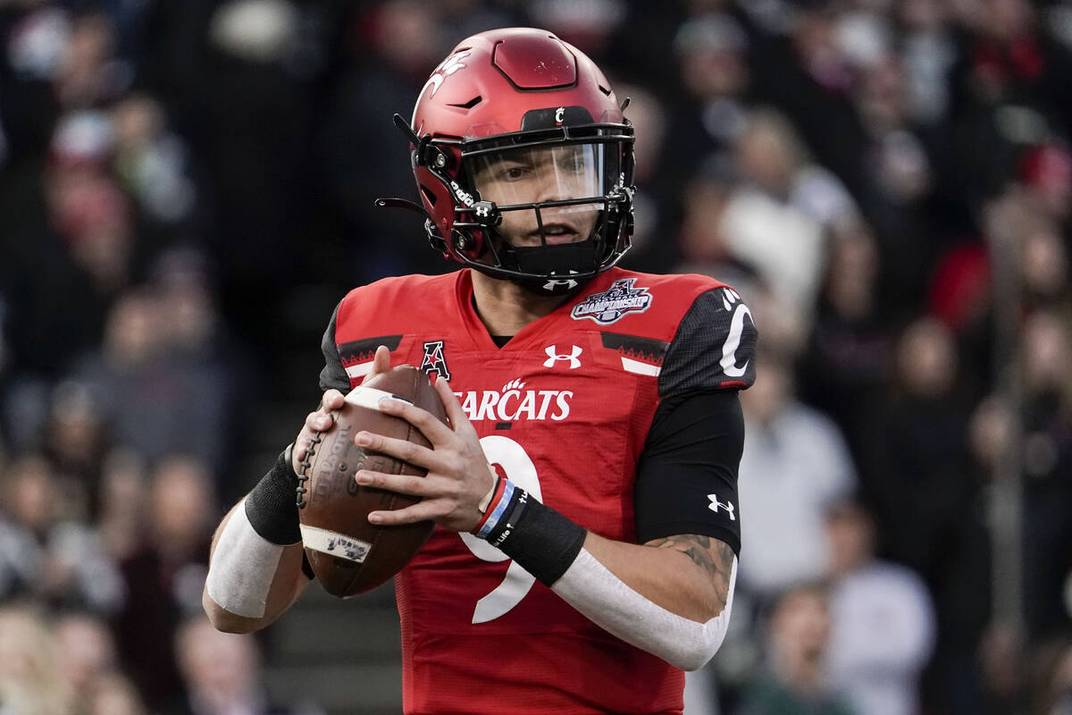 Cincinnati quarterback Desmond Ridder (9) looks to pass from the pocket during the first half o ...
