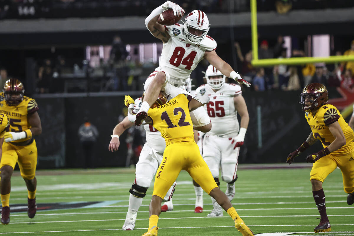 Wisconsin holds off Arizona State to win Las Vegas Bowl