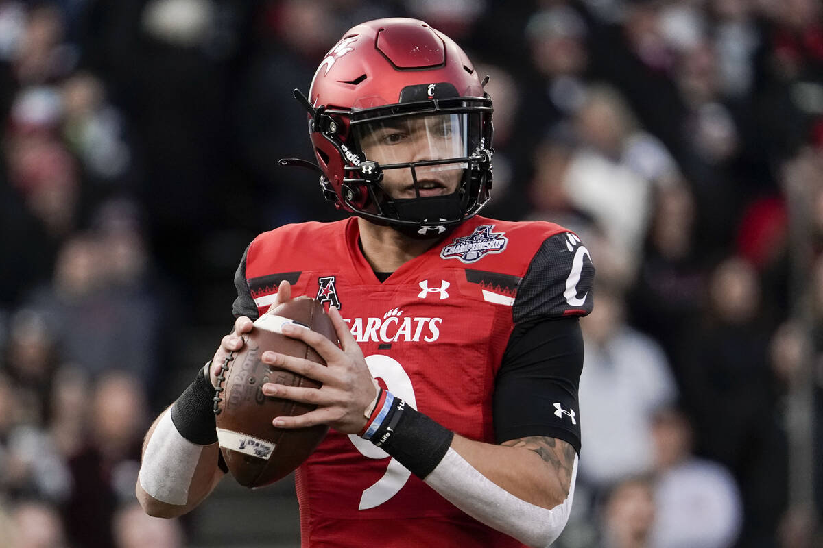 Cincinnati quarterback Desmond Ridder (9) looks to pass from the pocket during the first half o ...