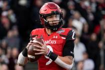 Cincinnati quarterback Desmond Ridder (9) looks to pass from the pocket during the first half o ...