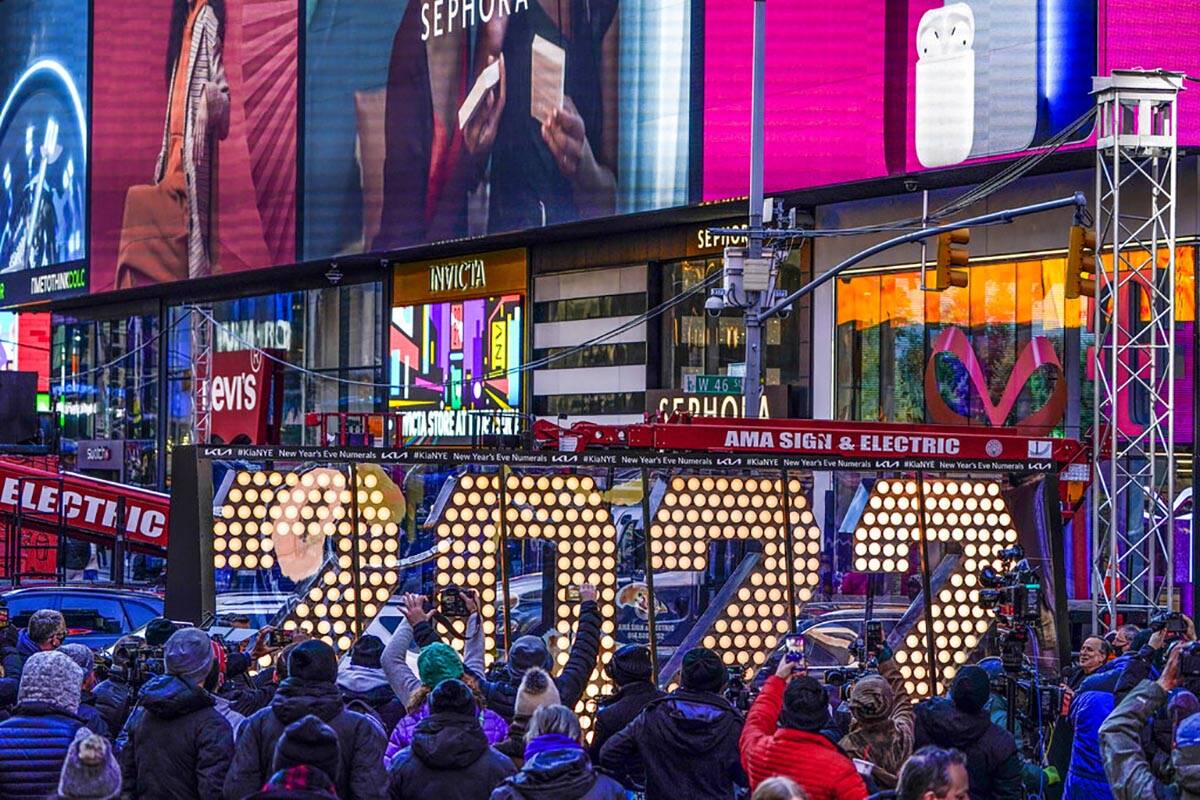 New York City welcomes 2022 with ball drop in Times Square | Nation and  World | News