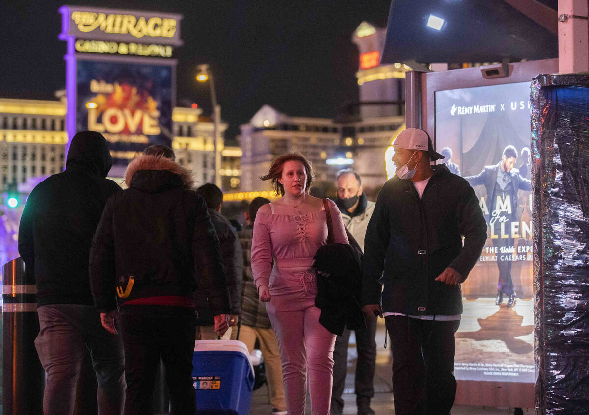 New Year’s Eve crowds walk the Strip on Friday, Dec. 31, 2021, in Las Vegas.(Benjamin Ha ...