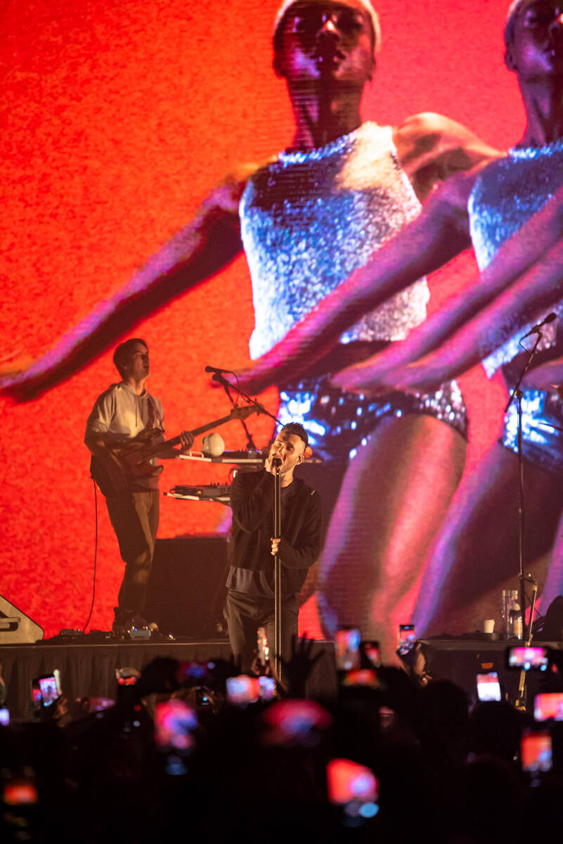Maroon 5 rocks Las Vegas NYE show Kats Entertainment