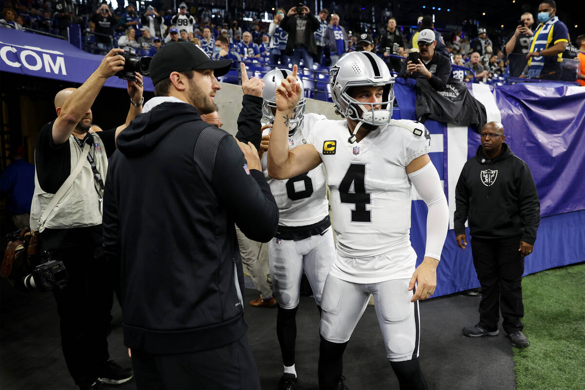 Raiders quarterback Derek Carr (4) and quarterback Marcus Mariota (8), take the field before th ...