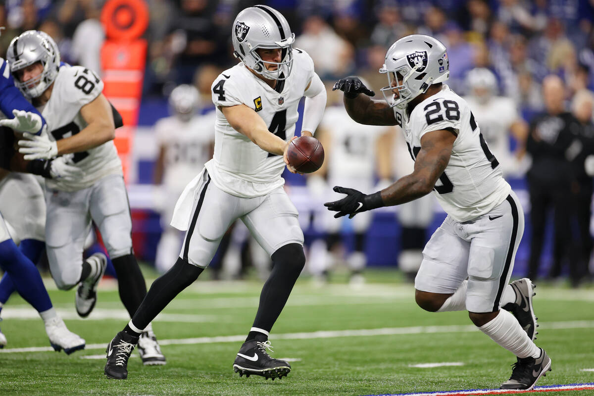 Raiders backmost   Derek Carr (4) hands disconnected  the shot  to moving  backmost  Josh Jacobs (28) successful  the f ...