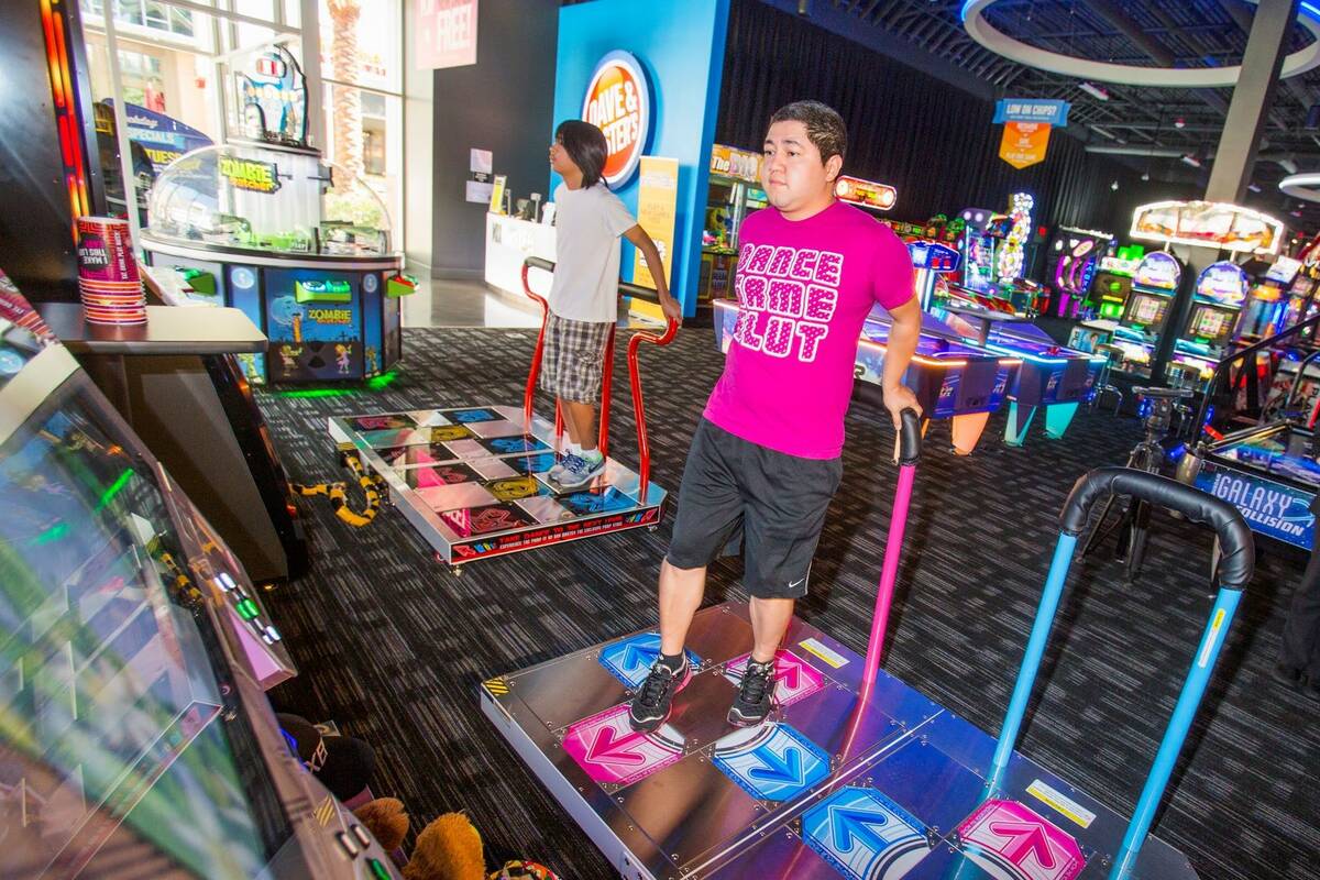 Dave and Buster's TV Spot, 'Play Five Games Free' 
