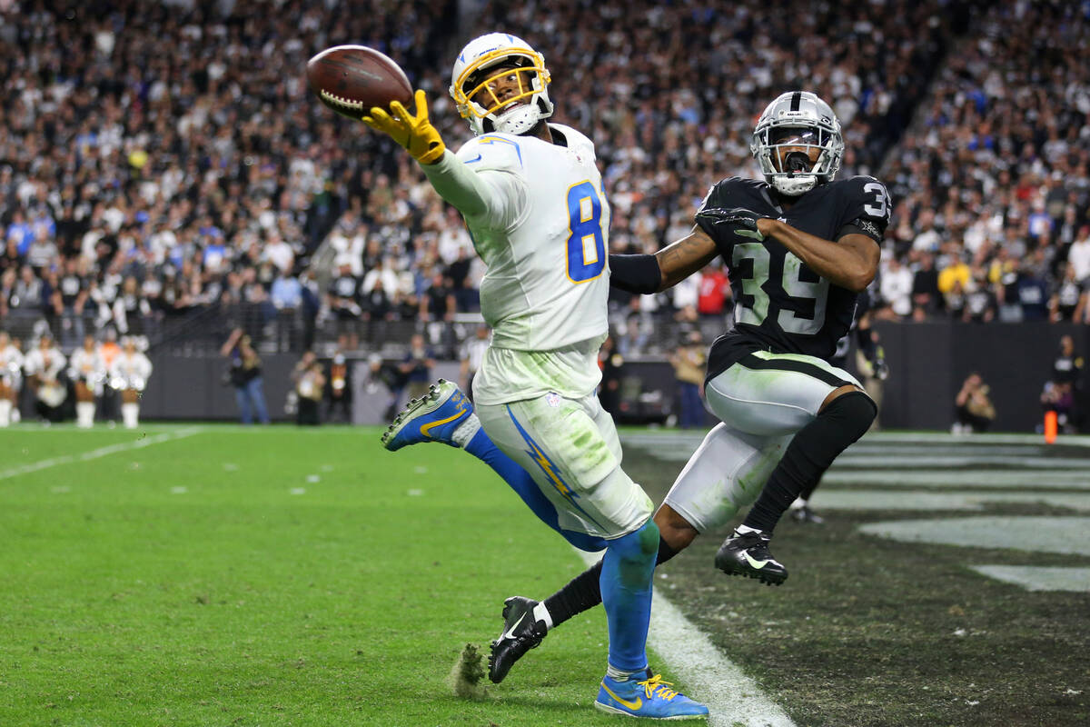 Los Angeles Chargers wide receiver Mike Williams (81) reaches for an incomplete pass under pres ...