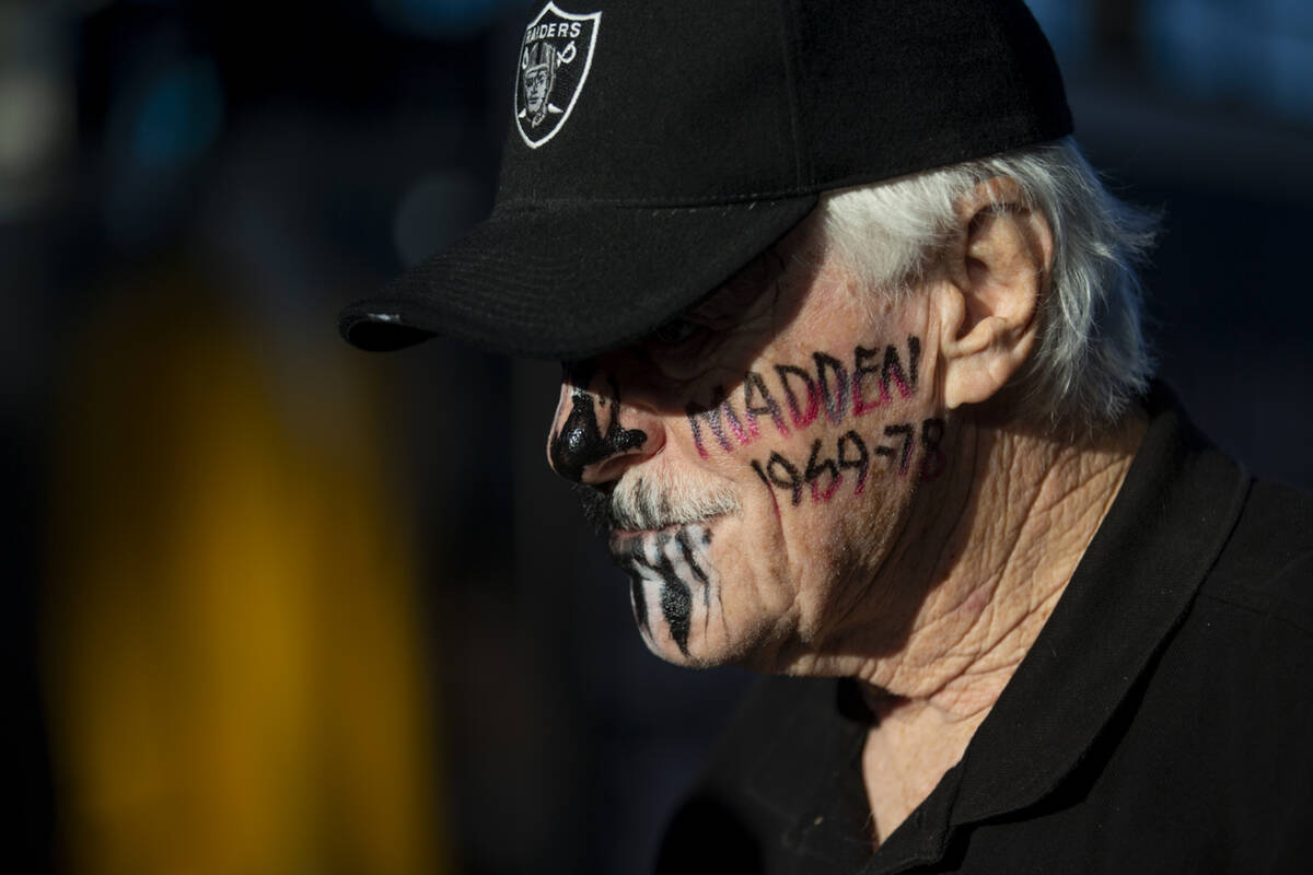 Noel Simmons of Georgetown, Texas, displays John Madden’s name on his face before the st ...