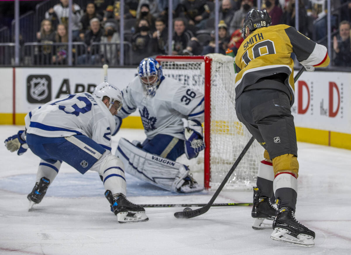 Golden Knights right wing Reilly Smith (19) sets up a shot on Toronto Maple Leafs goaltender Ja ...