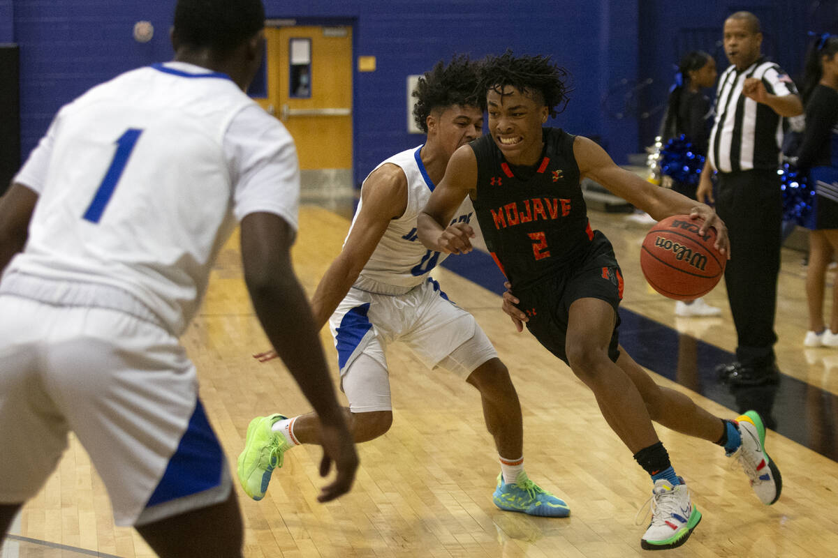 Mojave’s Giali Chapman dribbles around Desert Pines’ Jamir Stephens (0) during a ...