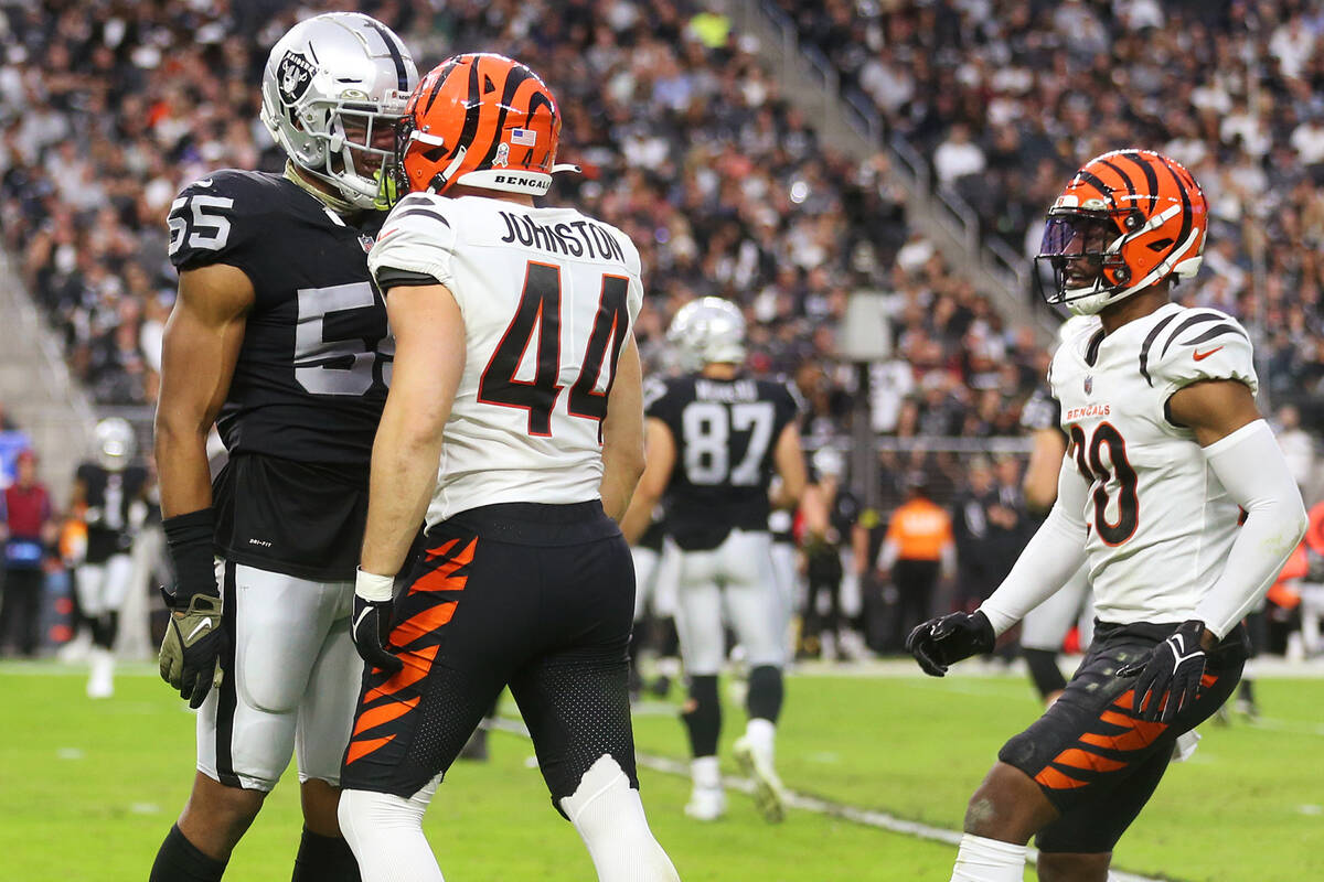 Raiders middle linebacker Marquel Lee (55) and Cincinnati Bengals linebacker Clay Johnston (44) ...