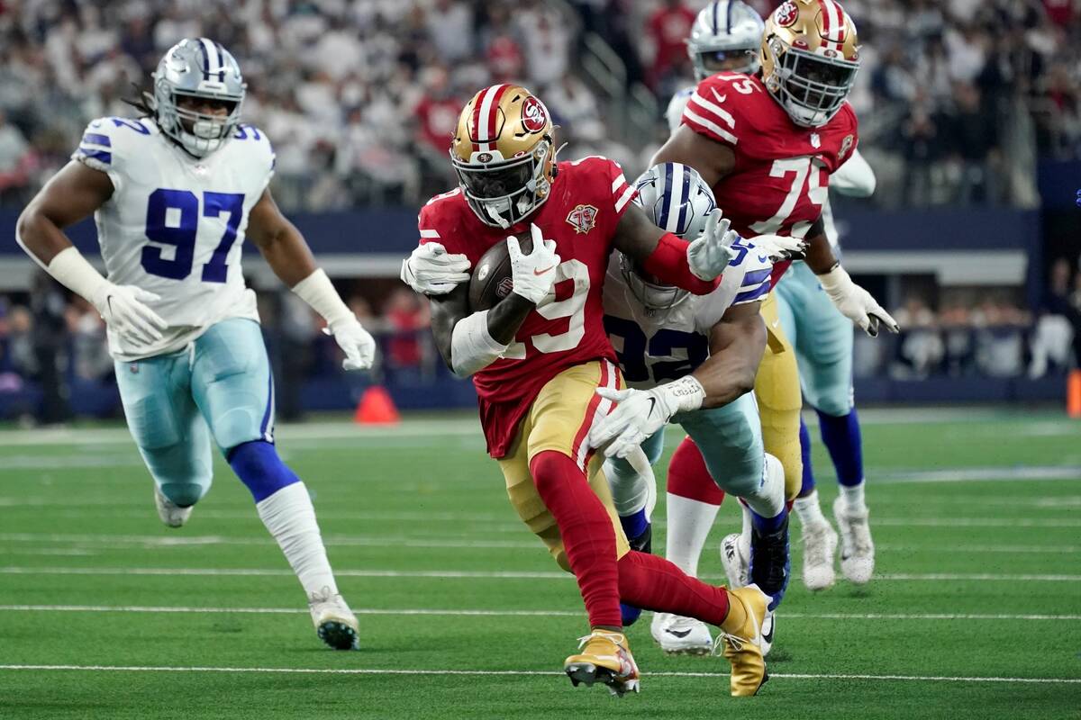 San Francisco 49ers wide receiver Deebo Samuel (19) attempts to escape the grasp of Dallas Cowb ...