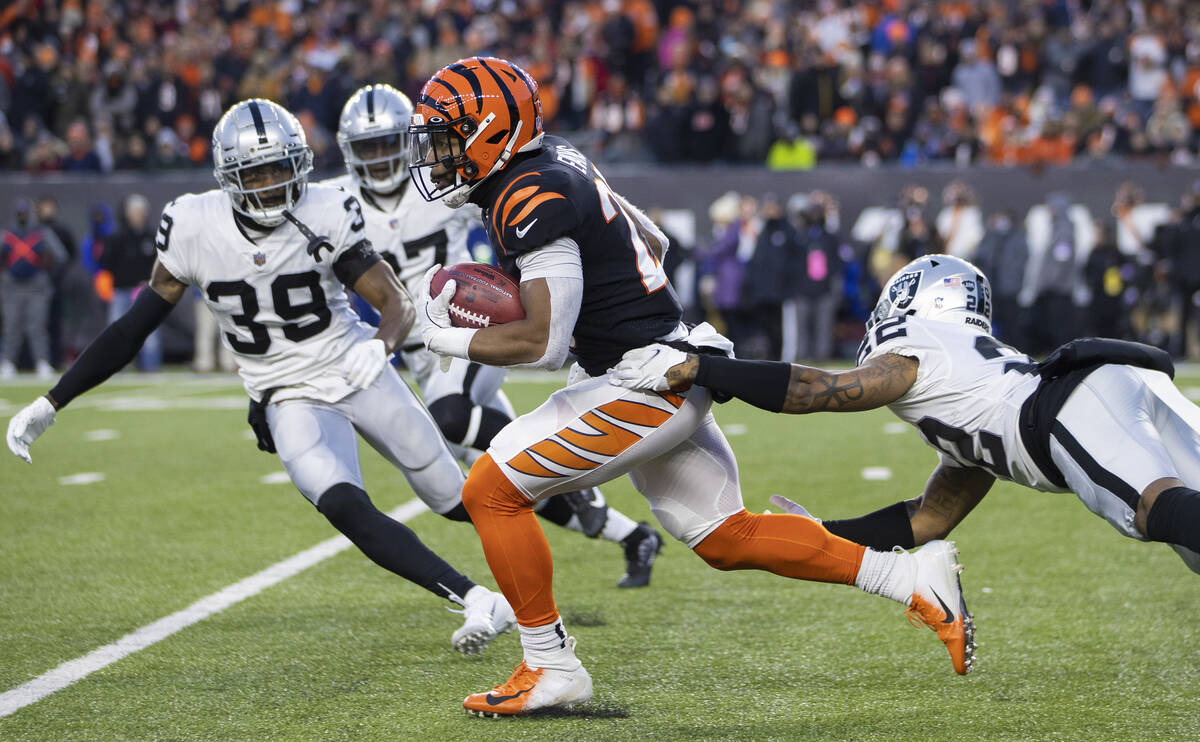 Cincinnati Bengals running back Chris Evans (25) breaks the tackle of Raiders defensive back Ke ...