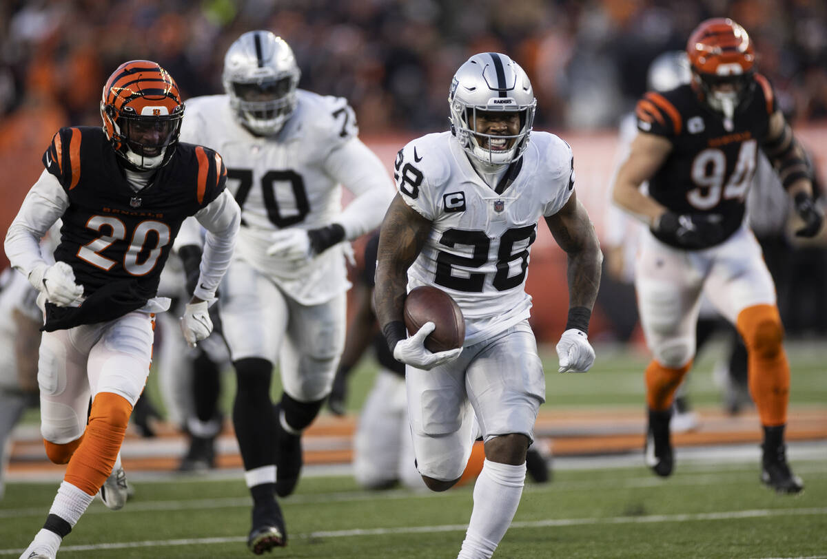 Raiders running back Josh Jacobs (28) breaks off a big run past Cincinnati Bengals cornerback E ...