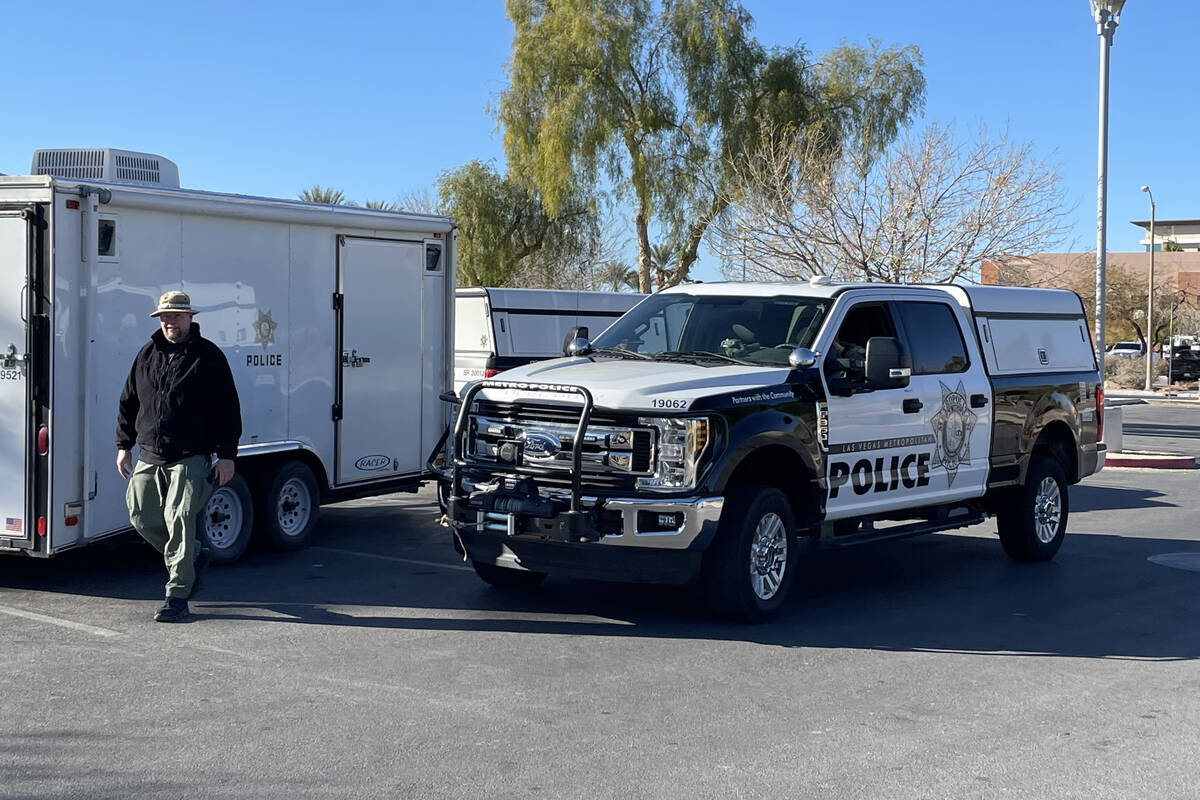 Dive team assists North Las Vegas police in evidence search at park
