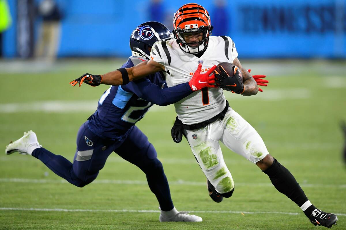 Tennessee Titans cornerback Janoris Jenkins (20) tackles Cincinnati Bengals wide receiver Ja'Ma ...