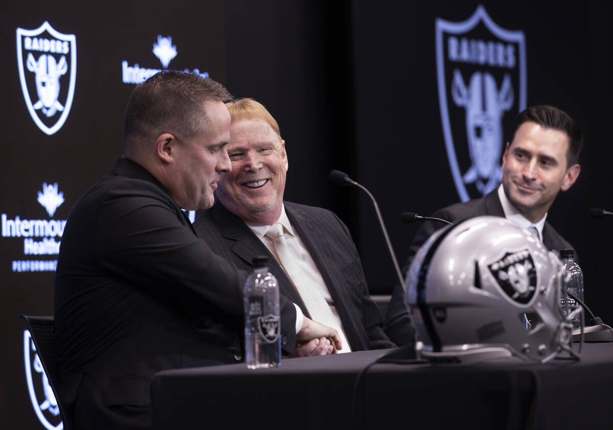 Raiders head coach Josh McDaniels, left, shakes hands with Raiders owner Mark Davis as Raiders ...