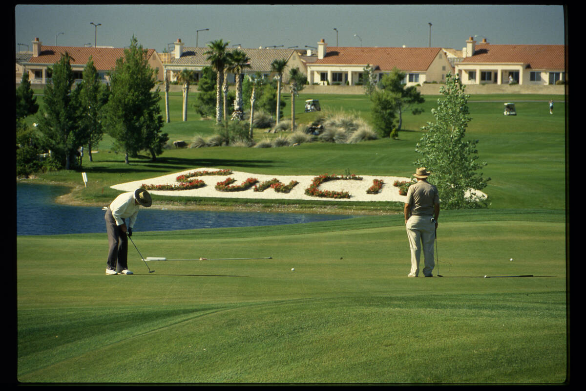 People golfing in Las Vegas' Sun City Summerlin community in 1993. (Las Vegas Review-Journal file)