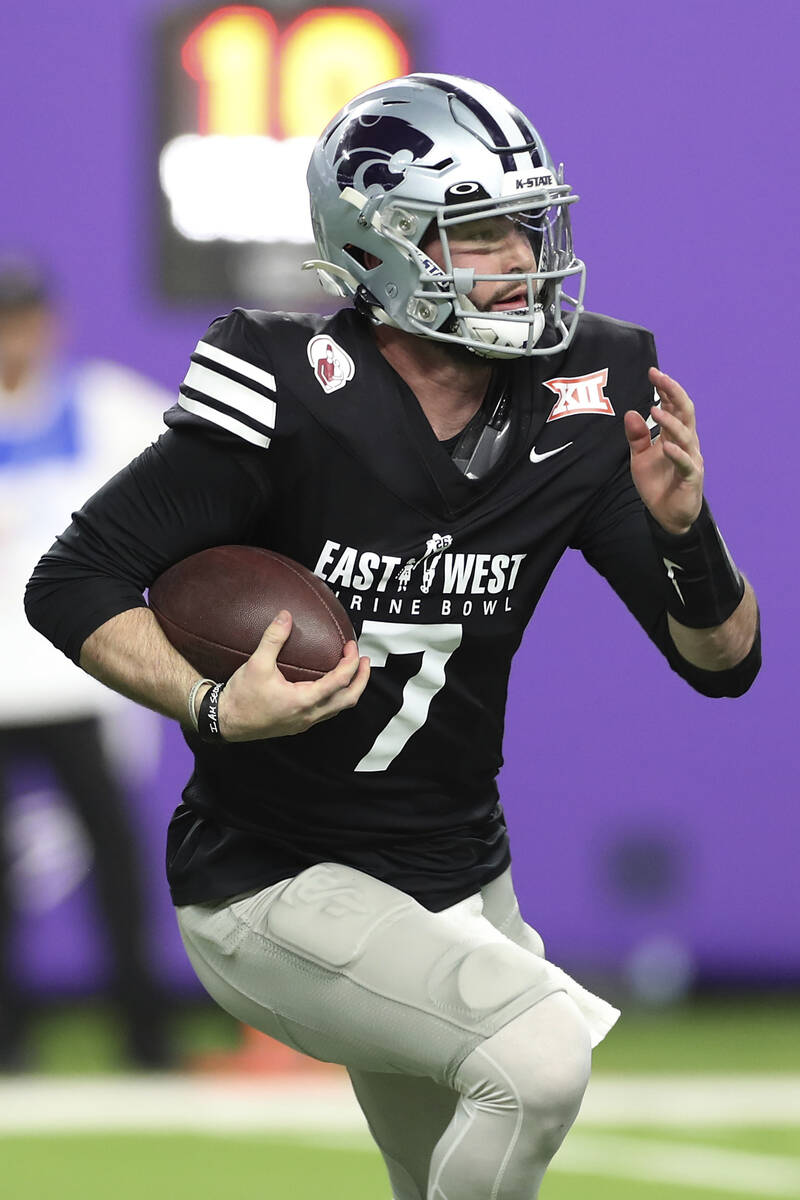 West quarterback Skylar Thompson, of Kansas State, (7) runs the ball against the East during th ...