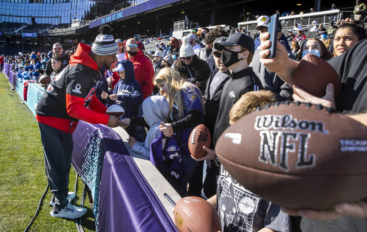 Raiders linebacker Denzel Perryman signs autographs for fans during AFC Pro Bowl team practice ...