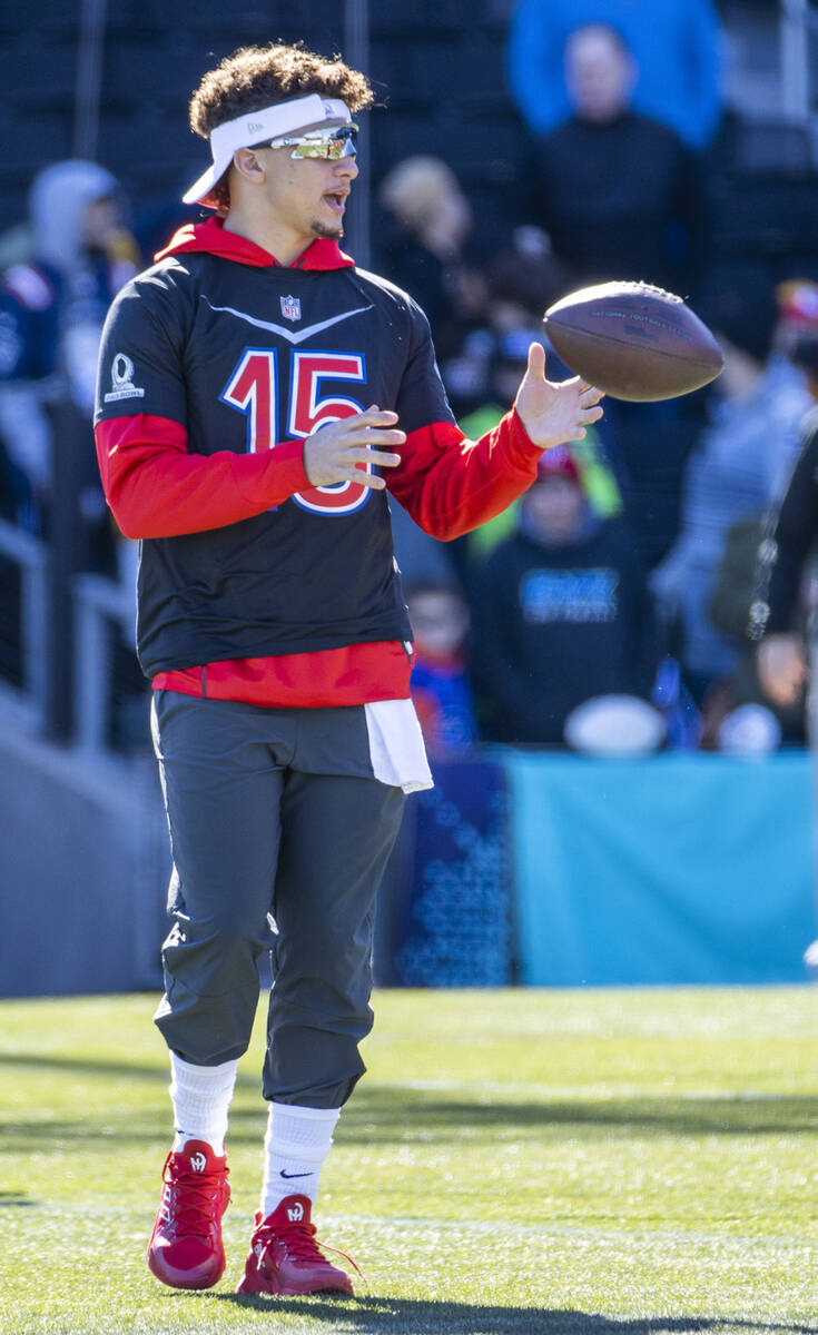 Kansas City Chiefs quarterback Patrick Mahomes (15) catches a ball during  the AFC Pro Bowl play …