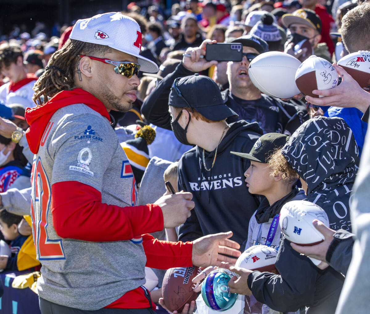 Pro Bowl lacks intensity, but NFL players have fun