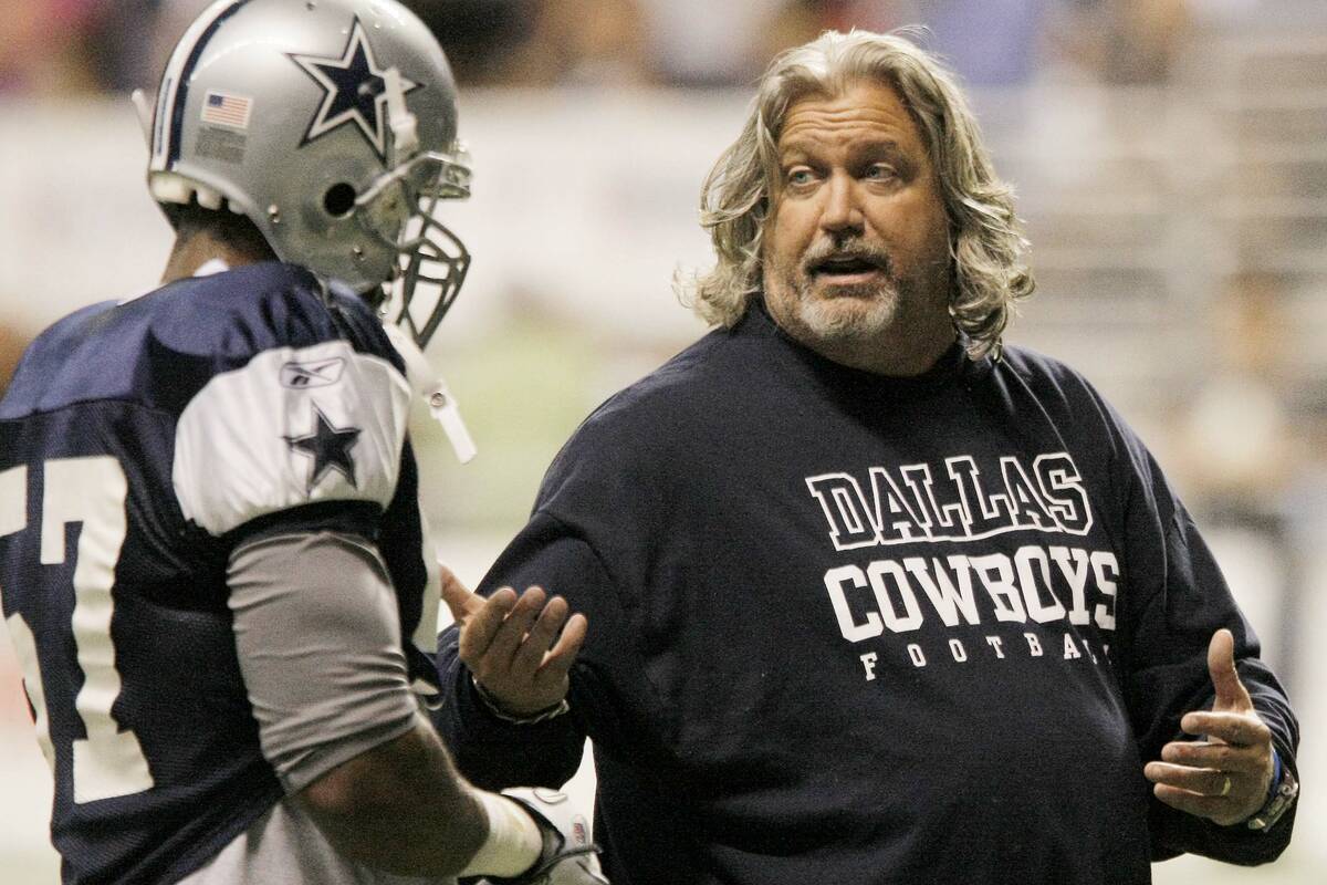 Dallas Cowboys defensive coordinator Rob Ryan, right, talks to Cowboys' Victor Butler during an ...