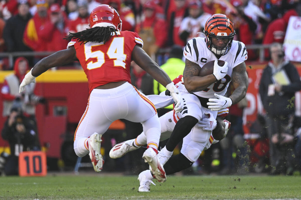 Cincinnati Bengals running back Joe Mixon is tackled by Kansas City Chiefs middle linebacker Wi ...