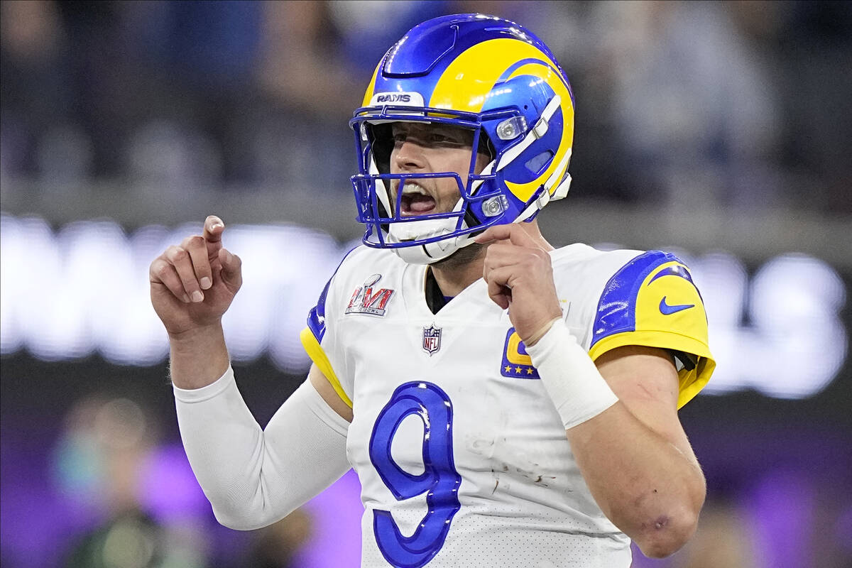 Los Angeles Rams quarterback Matthew Stafford (9) gestures at the line of scrimmage against the ...