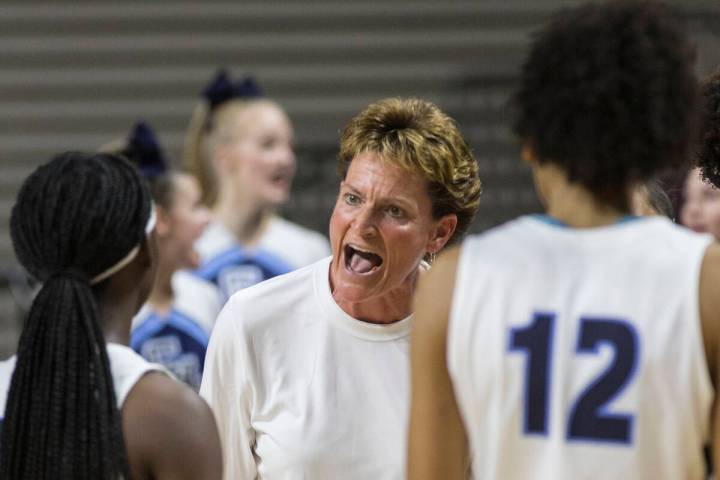 Centennial head coach Karen Weitz fires up her team in the first quarter during the Bulldogs Cl ...