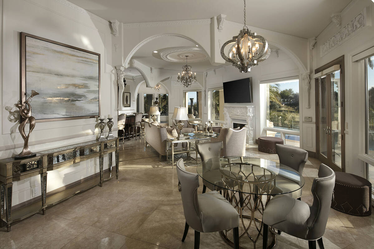 A breakfast nook in the living area. (LuxeSF)